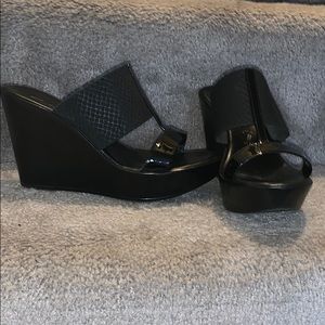 Black Wedges